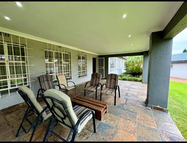 3 BEDROOM HOUSE FOR SALE IN ASTON MANOR
